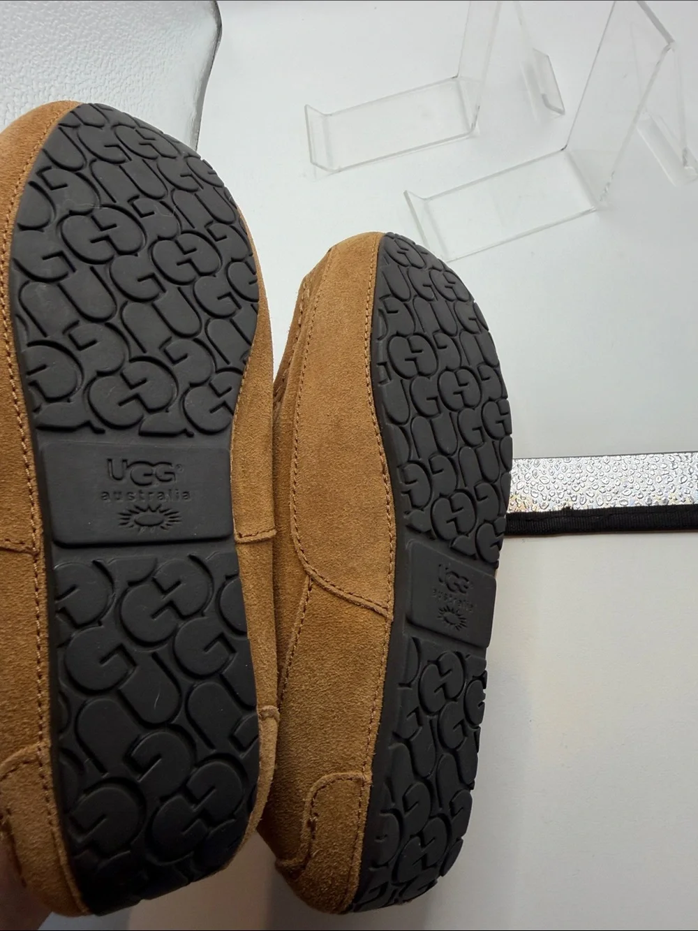 UGG Kids Ascot Sheepskin Slippers - Unisex US Size 4 Indoor - Cozy Comfort